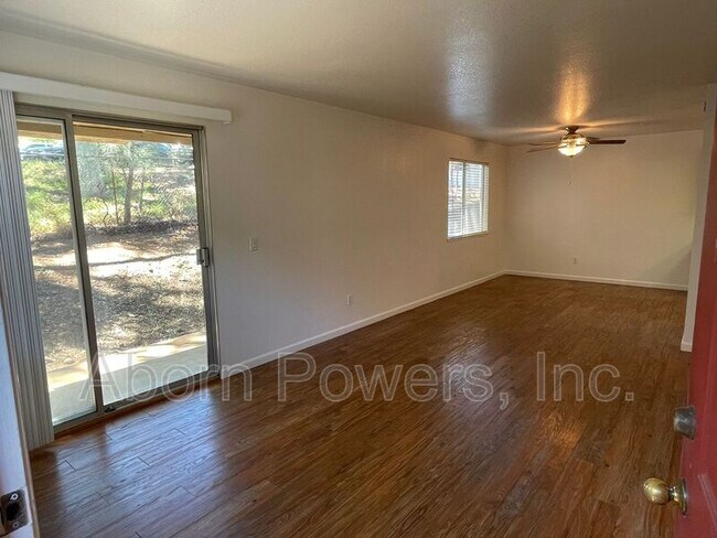 Foto del edificio - 2529 Greenwood Ln
