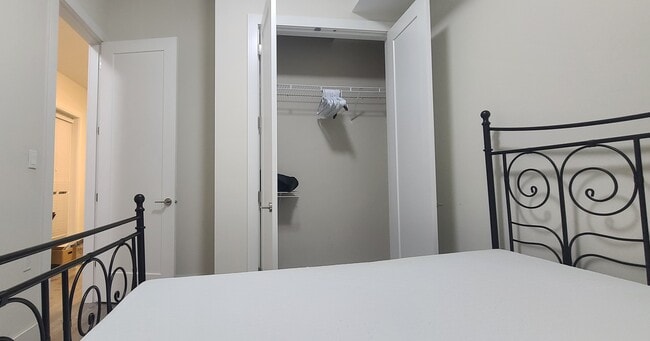 Building Photo - 16777 16A Av