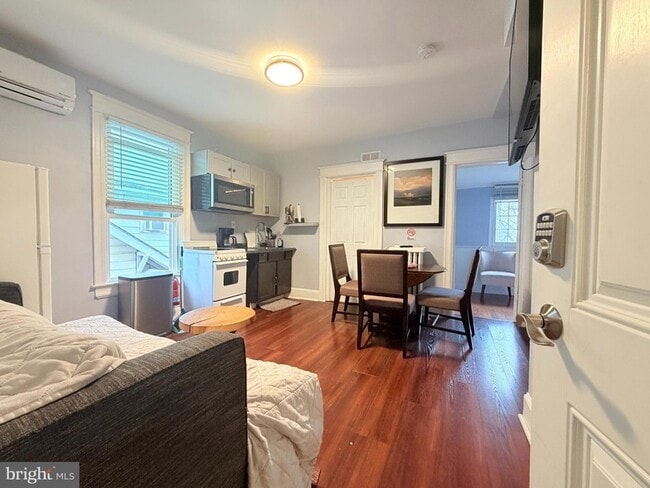 Photo - 3119 South Dakota Ave NE House