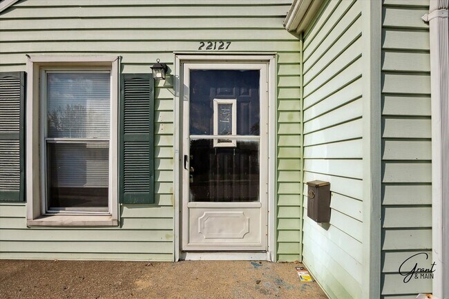 Building Photo - 3 bedroom Eastpointe $1300