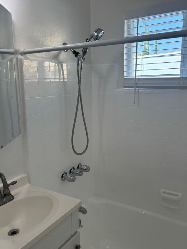 Foto del edificio - 711 W Wilson Ave