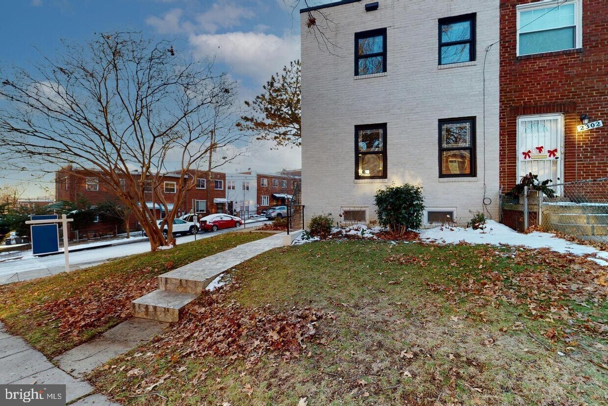 Primary Photo - 2300 14th St NE