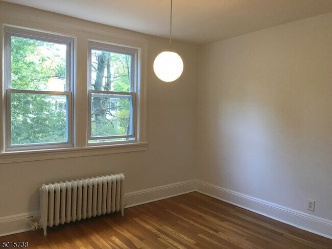 Foto del edificio - 180 Old Short Hills Rd