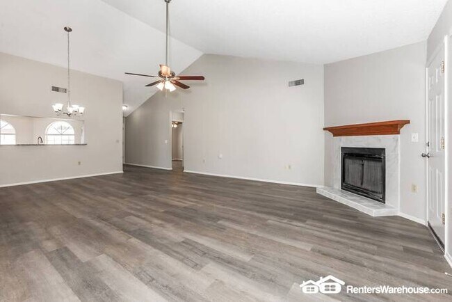 Building Photo - Stunning 3br/2ba home in great location!