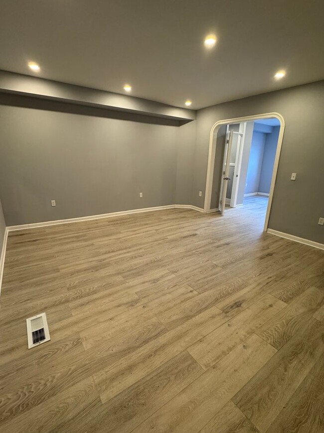 Building Photo - Charming 3-Bedroom Home in Port Richmond A...