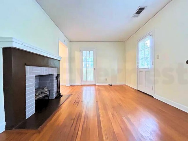 Building Photo - 1229 E Forrest Ave