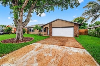 Building Photo - 6858 S Congress Ave