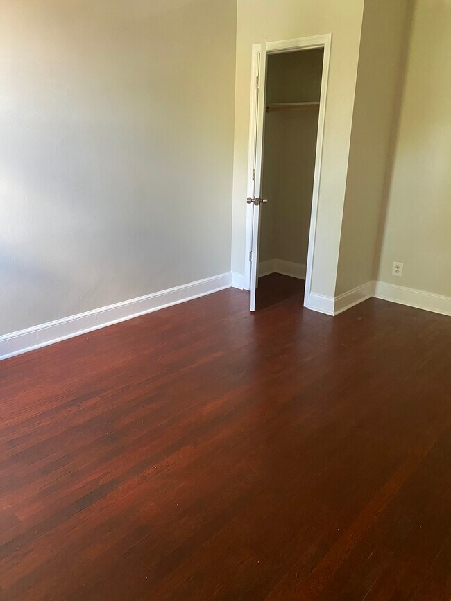 Primer dormitorio - 1227 Holbrook Ter NE