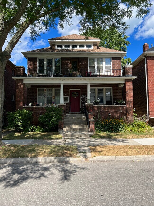 Front Entrance - 914 Beaconsfield Ave