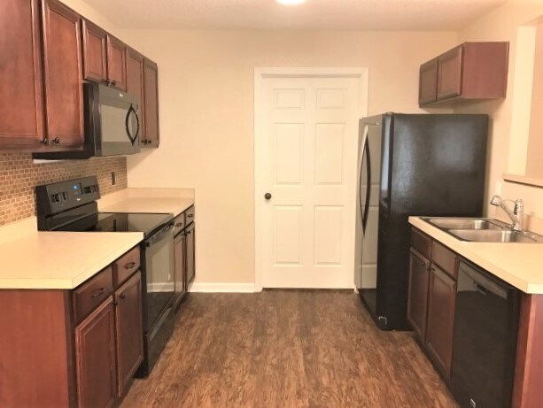 Building Photo - 6 Peppermill Court