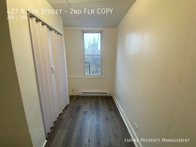 Foto del edificio - 2nd Floor: 2 Bedroom/1 Bathroom Apartment ...