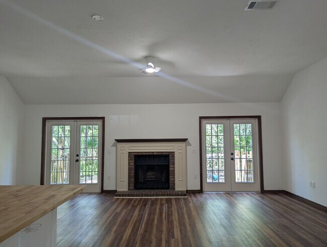 Building Photo - 3/2 : Nestled in the highly desirable Haile Plantation community