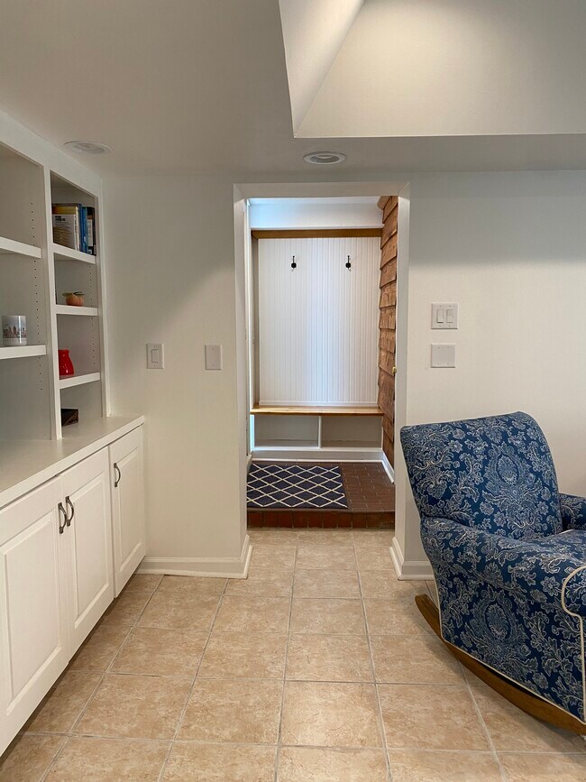 Foto del edificio - 2675 Acorn Ave NE