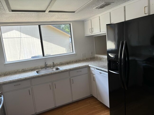 Building Photo - 5006 Coffee Cup Cove