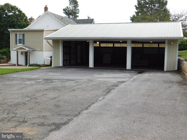 Building Photo - 17314 York Rd