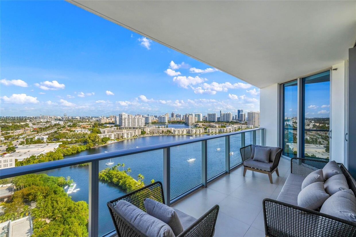 Foto principal - 17301 Biscayne Blvd