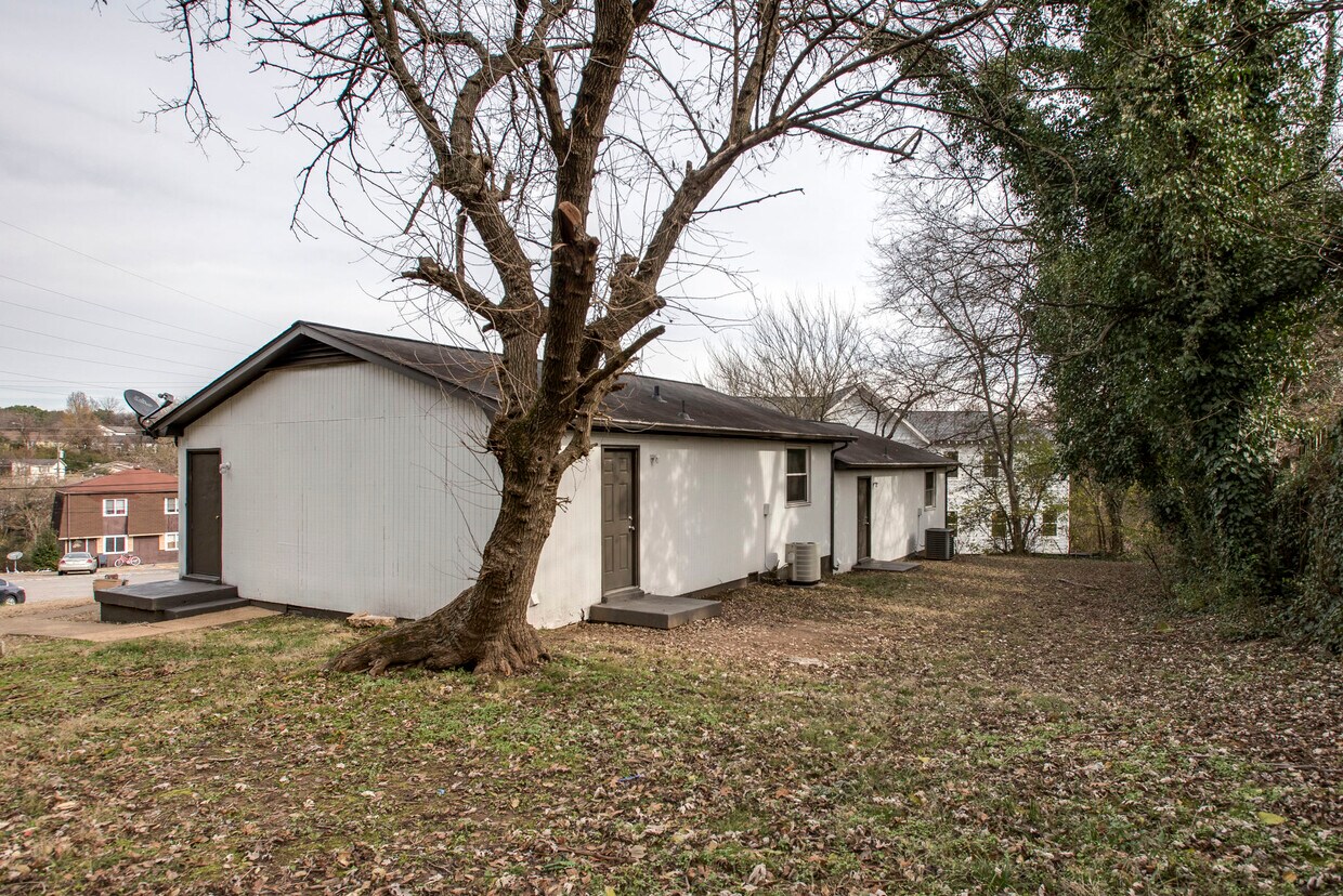 Primary Photo - 2330 Oak Ct
