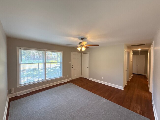 Foto del edificio - T.R. Lawing Realty Property