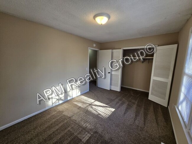 Foto del edificio - Two Bedroom in Harbison