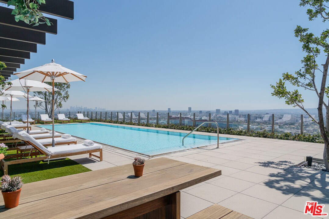 Foto principal - 9040 W Sunset Blvd