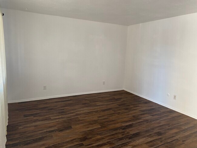 living room-entrance - 1036 Texas St NE