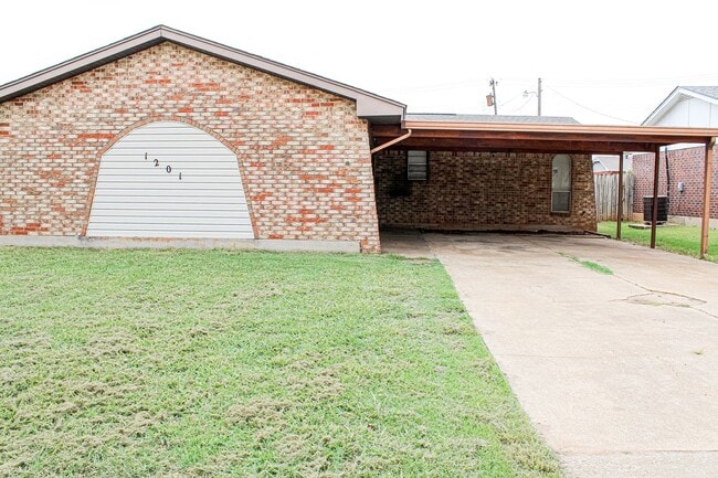 3 Bed 1.5 Bath - Moore - 3 Bed 1.5 Bath - Moore House