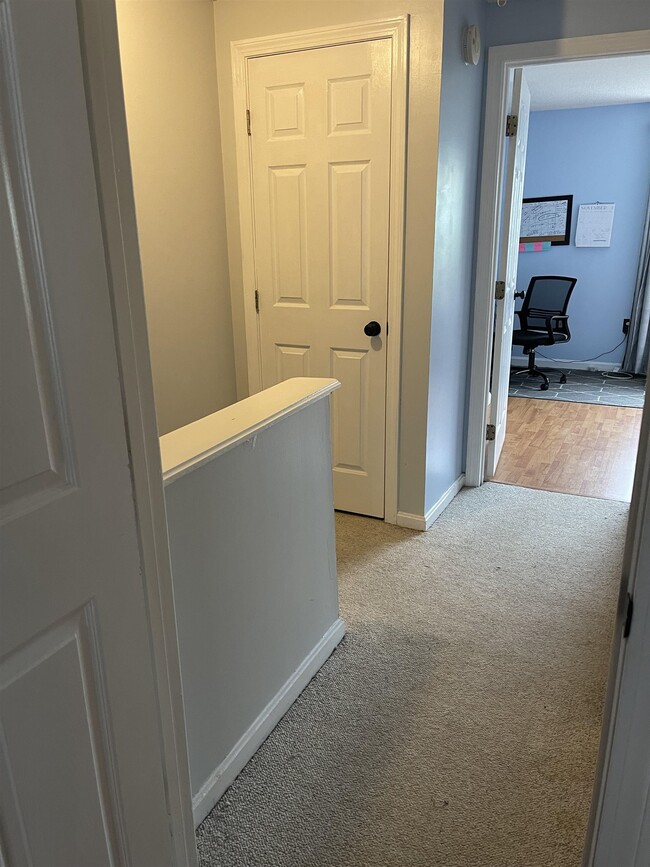 Foto del edificio - 50 Edward J Roy Dr