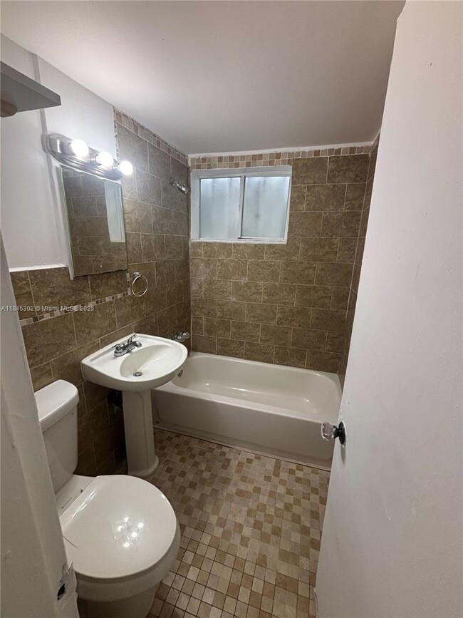 Foto del edificio - 542 NW 8th St