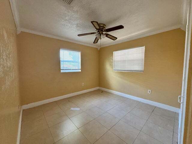 Foto del edificio - 867 Caroline Cir