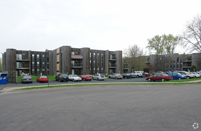 Building Photo - Metropolitan Towers