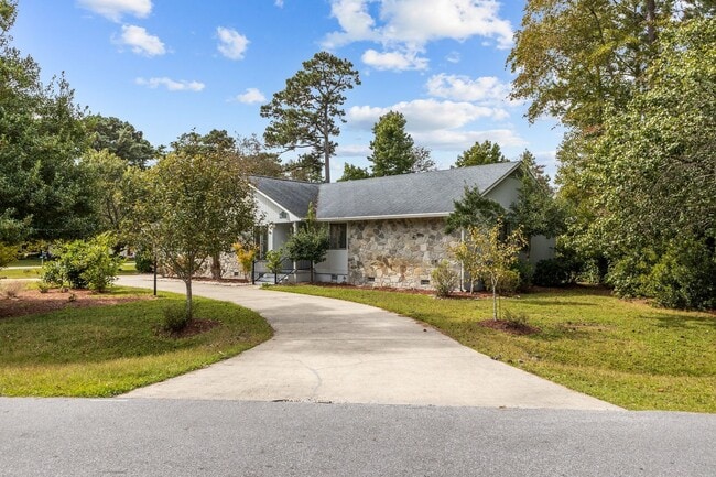 Building Photo - Corner Lot Brandywine Home Available for Long Term Rental