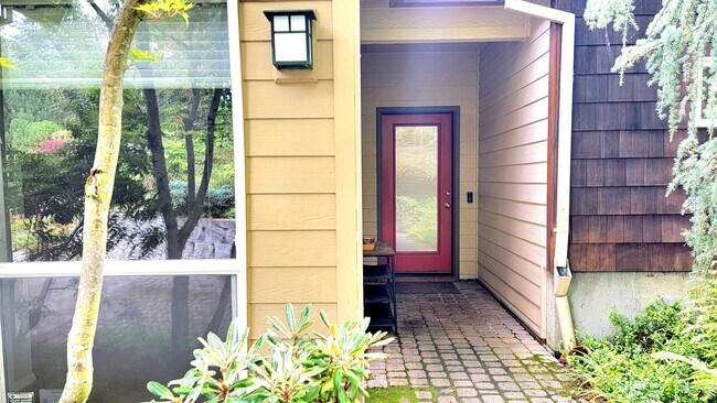 Building Photo - Beautiful Contemporary 3 bed/2ba home in M...