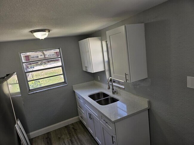 Foto del edificio - 1214 East Chilkoot Avenue Unit A