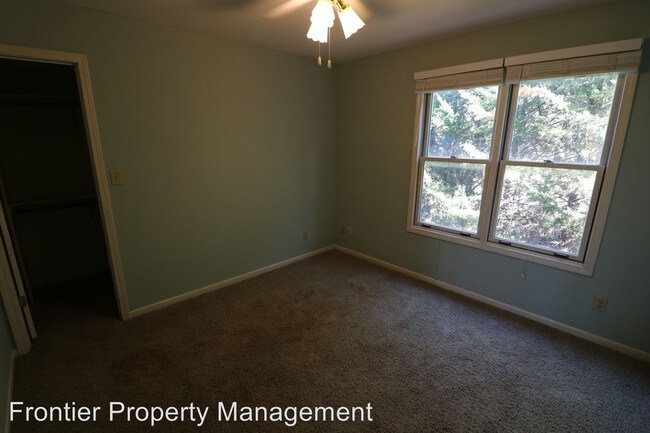 Building Photo - 4 br, 3.5 bath House - 1705 Hudson St.