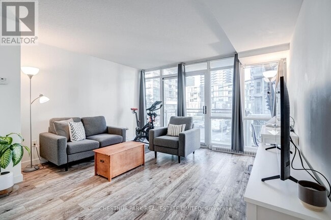 Building Photo - 11 Brunel Ct