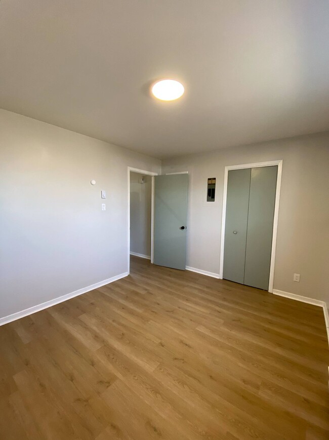 Photo du bâtiment - 450 Raymond Ave