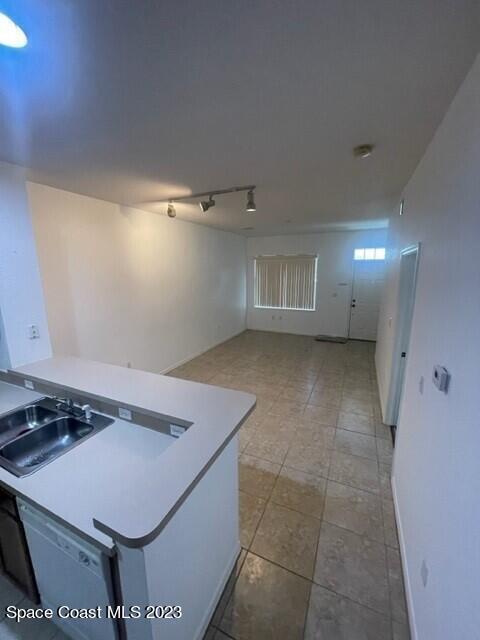Building Photo - 105 Turpial Way