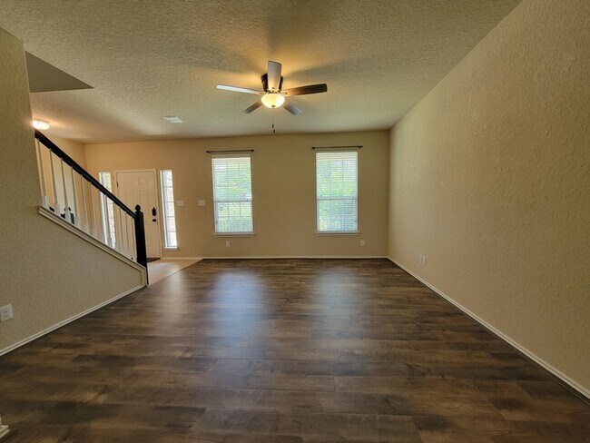 Foto del edificio - Charming 4 beds 2 baths in San Antonio!