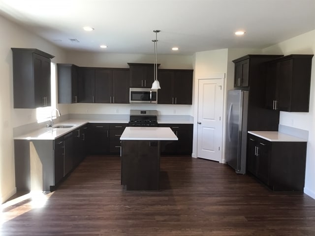 Building Photo - 1015 NE 12th Circle