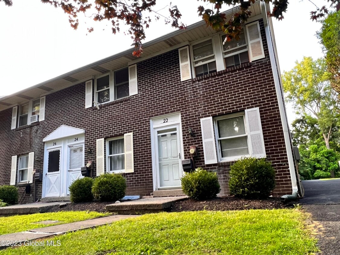 Primary Photo - 22 Maxwell Dr