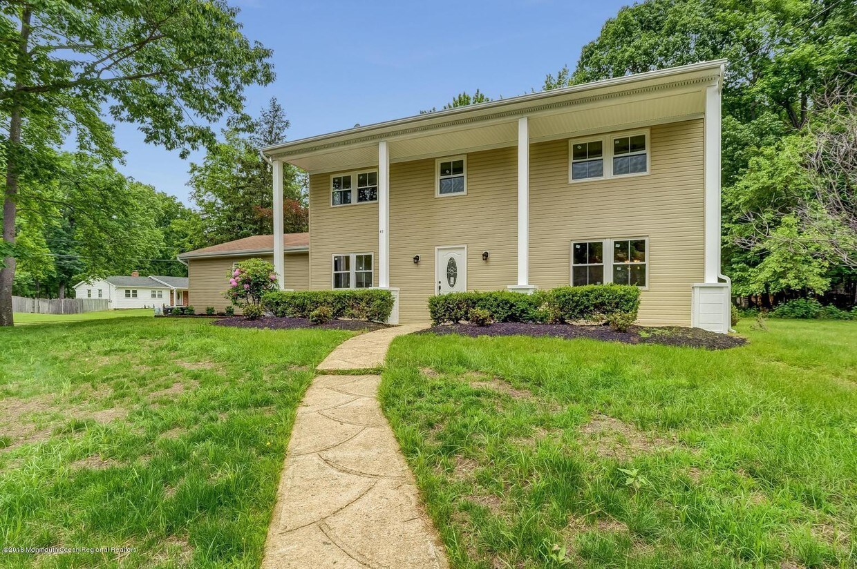 Primary Photo - 40 Sandburg Dr