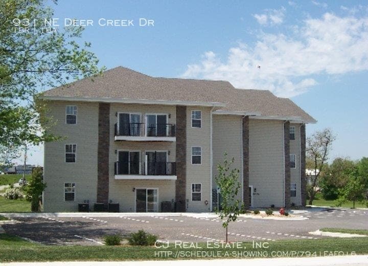 Primary Photo - 931 NE Deer Creek Rd