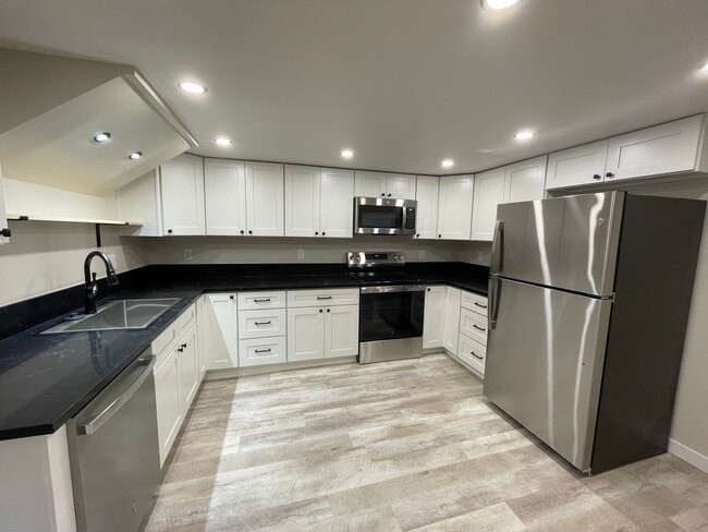 Building Photo - Fantastic Newly Remodeled Lower Unit in Buckman with Washer/Dryer