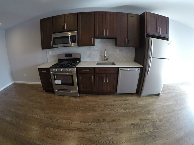Foto del edificio - 909 DeKalb Ave