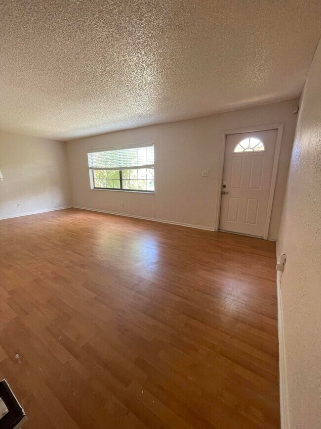 Building Photo - 58 Spinning Wheel Ln