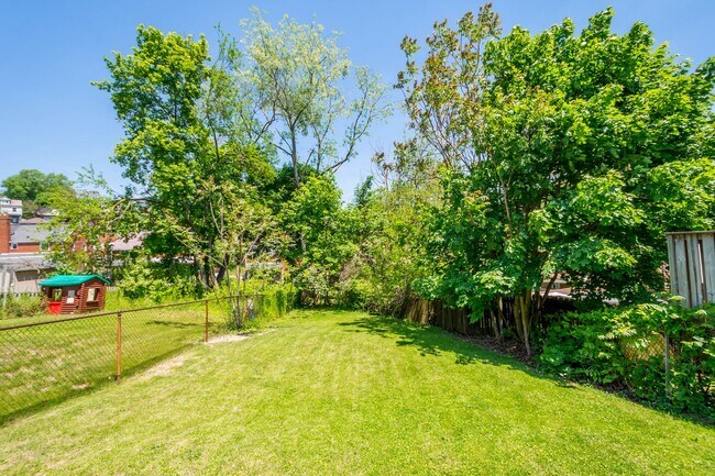 Foto del edificio - AVAILABLE OCT 1ST! DON'T MISS THIS RENOVAT...