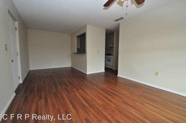 Building Photo - 2 br, 1.5 bath House - 2031 Dixie Belle Dr #P