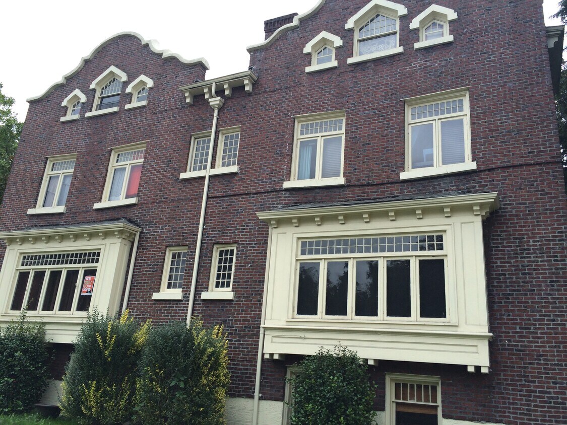 Primary Photo - 5800 15th Ave NE