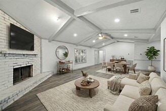 Building Photo - 1714 Huge Oaks St