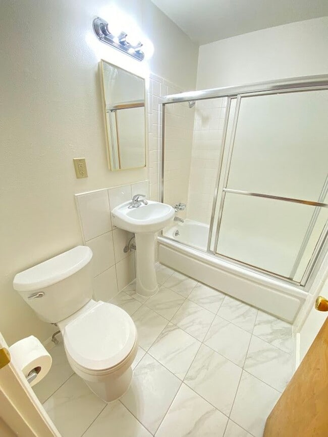 Building Photo - 262Price